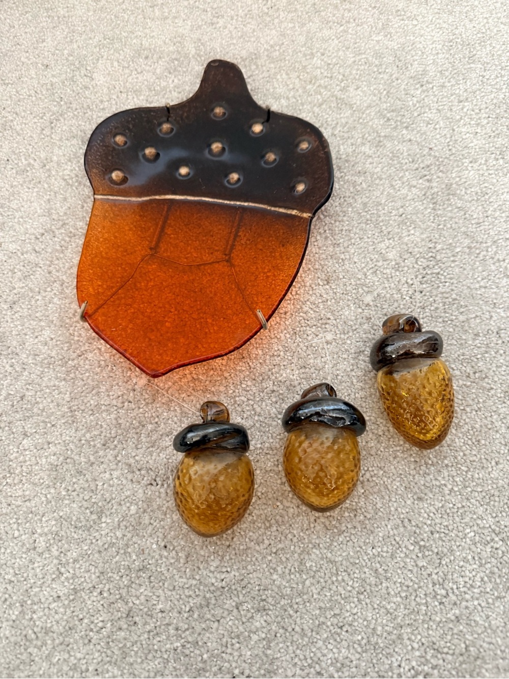 Amber Glass Acorn decorative plate and decorative glass acorns